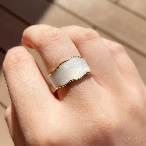 White wide enamel ring - Picture 3 of 7